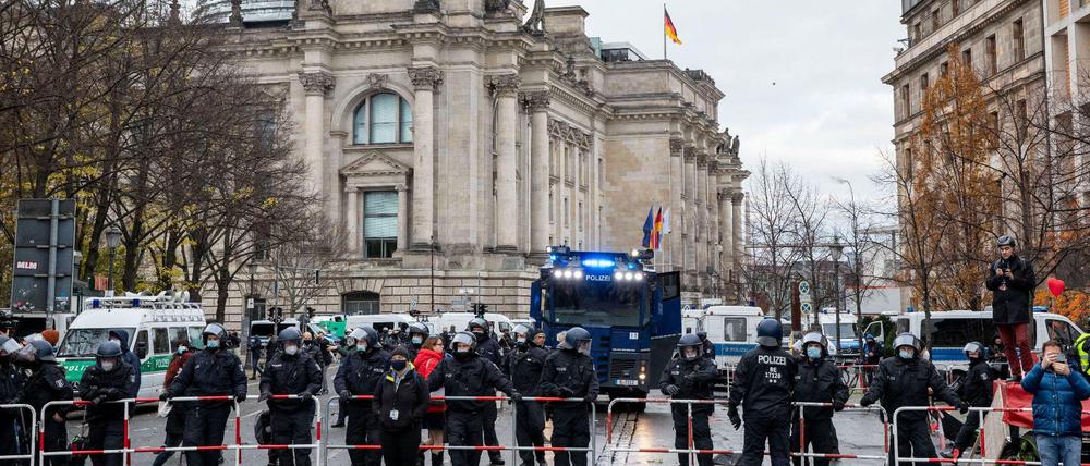 Abgeriegelt. Wegen der Corona-Proteste war die Gegend um Bundestag und Brandenburger Tor im Ausnahmezustand.