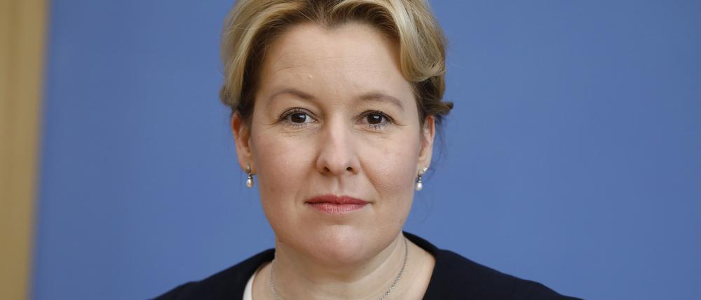 Ernster Blick in ernsten Zeiten: Bundesfamilienministerin Franziska Giffey (SPD) vergangene Woche vor der Presse.