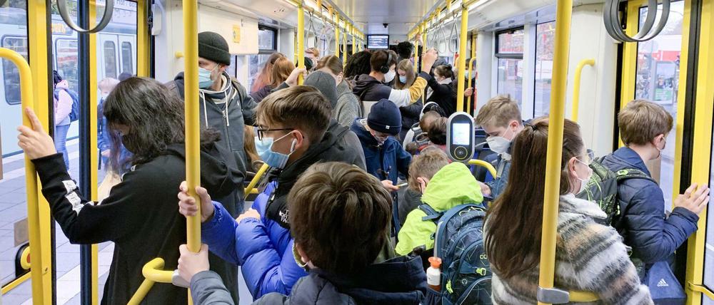 Sollten nicht vielleicht doch erst Jüngere geimpft werden, damit die Ausbreitung des Virus gestoppt wird?