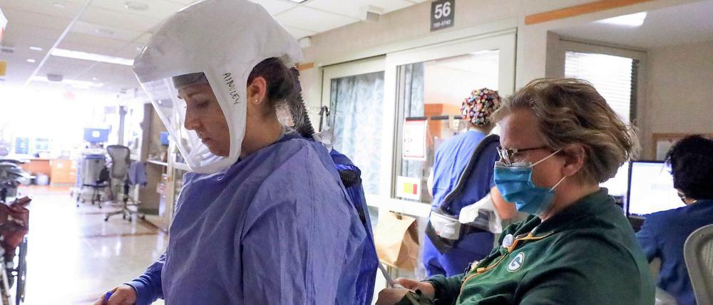 Die Krankenhäuser in den USA beklagen viele Corona-Patienten.