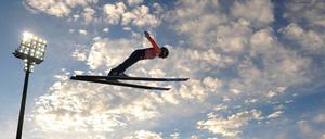 Ganz allein, ganz für sich: Skispringer.