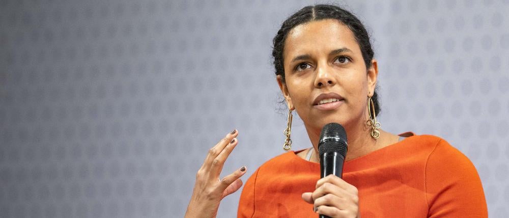 Alice Hasters, freie Journalistin und Autorin, aufgenommen im Rahmen der Rechtsextremismus Konferenz.