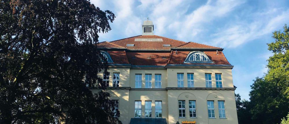 Die Grand Dame unter den Bädern. So nennt der Schwimmblog das Stadtbad Spandau Nord.