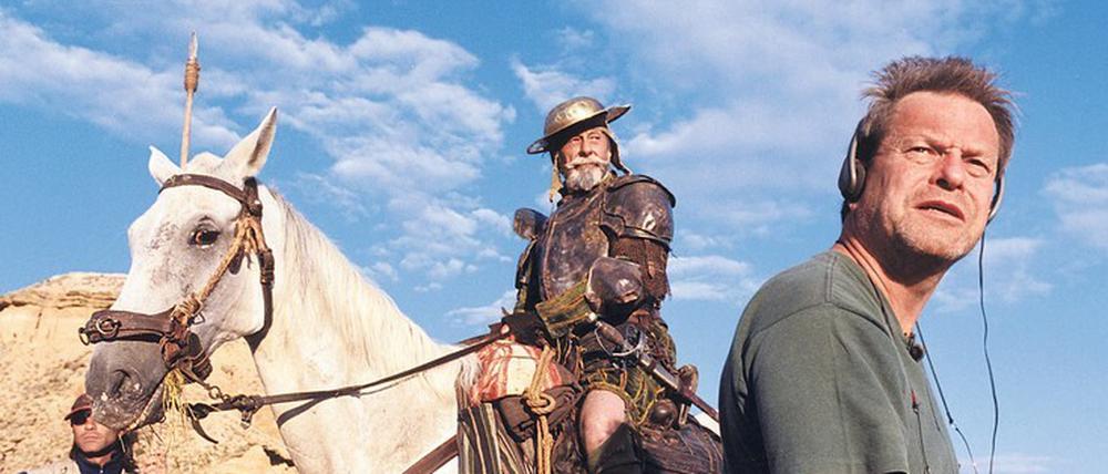 Terry Gilliam (re., neben Jean Rochefort) bei den chaotischen Dreharbeiten seines „Don Quijote“-Films vor zwanzig Jahren.