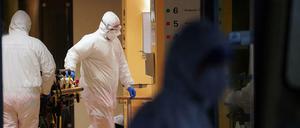 Ein Pflegeheim in Lichtenberg wurde teilevakuiert, 14 Personen starben am Coronavirus. 