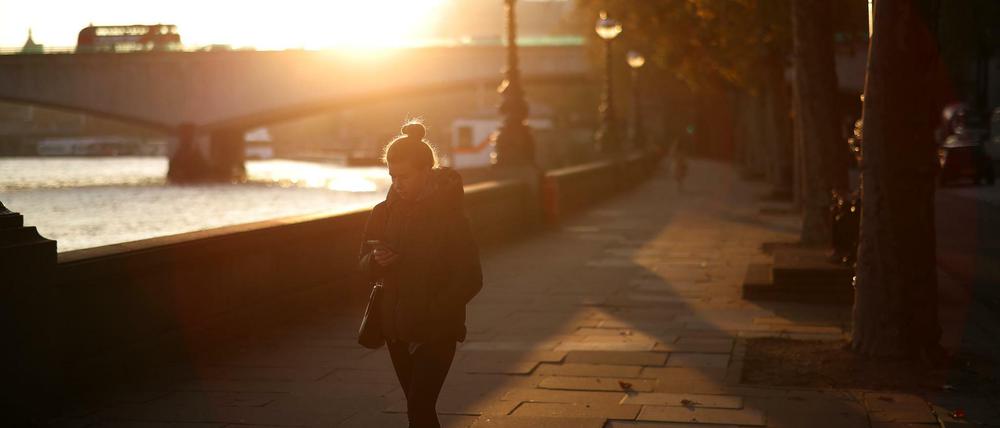 Heute Spazierweg für die Städter, einst Absicherung gegen die verschmutzte Themse - Londons Embankment.