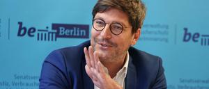 Berlins Justizsenator Dirk Behrendt (Grüne) spricht bei der Vorstellung der neuen Tierschutzbeauftragten.