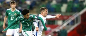 Hart im Einsatz. Herthas Rechtsverteidiger Peter Pekarik (r.) stand in der jüngsten Abstellungsperiode bei drei Länderspielen über 90 Minuten auf dem Platz. Und in den EM-Play-offs kam noch eine Verlängerung hinzu.