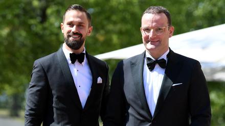 Gesundheitsminister Jens Spahn (r.) mit Ehemann und Haus-Miteigentümer Daniel Funke