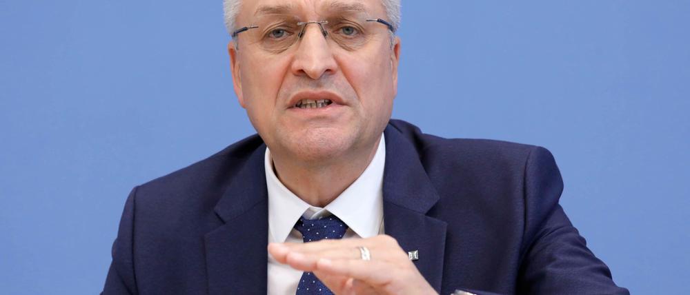 Ein Plateau ist erreicht. RKI-Präsident Lothar Wieler kann aber noch keine Corona-Entwarnung geben.