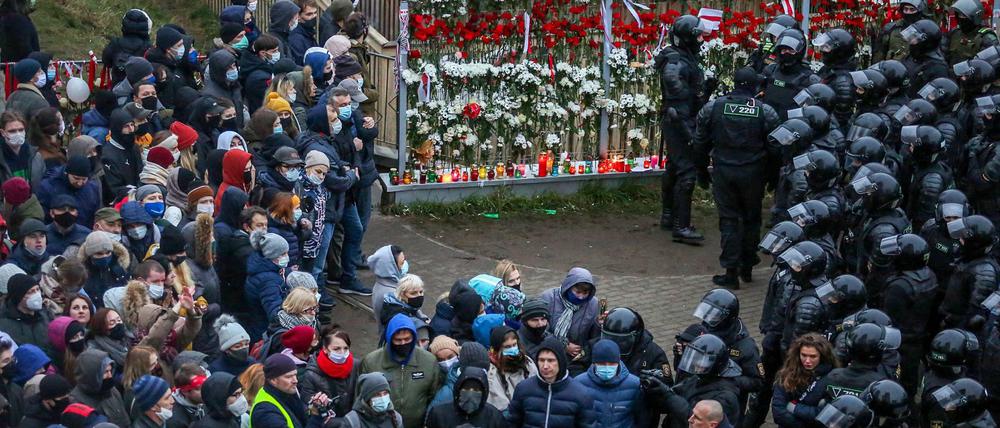 Mit einem massiven Aufgebot an Sicherheitskräften reagiert die Staatsmacht in Belarus auf die Proteste.
