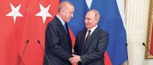 Demonstrative Verbundenheit. Obwohl es zwischen Recep Tayyip Erdogan (links) und Wladimir Putin oft Differenzen gibt, finden sie doch meist zusammen. 
