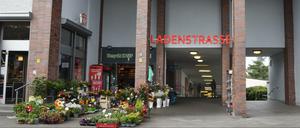 Die Ladenstraße im U-Bahnhof vor dem Brand.