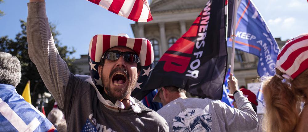 Protest gegen das Wahlergebnis: Trump-Anhänger vor dem Georgia State Capitol