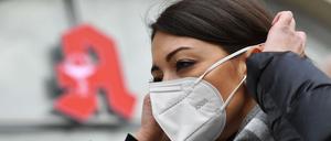 Maske tragen, Abstand halten, soziale Kontakte vermeiden - das sind die wichtigsten Regeln, um die Verbreitung des Virus zu verhindern.