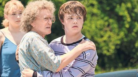 Die Matriarchin. Die resolute Mamaw (Glenn Close) muss die Erziehung des vernachlässigten J. D. (Owen Asztalos) übernehmen.