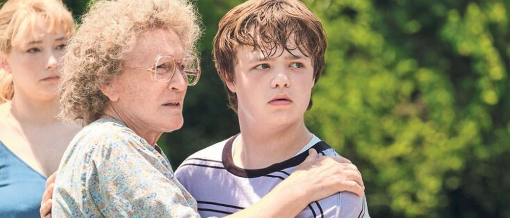 Die Matriarchin. Die resolute Mamaw (Glenn Close) muss die Erziehung des vernachlässigten J. D. (Owen Asztalos) übernehmen.