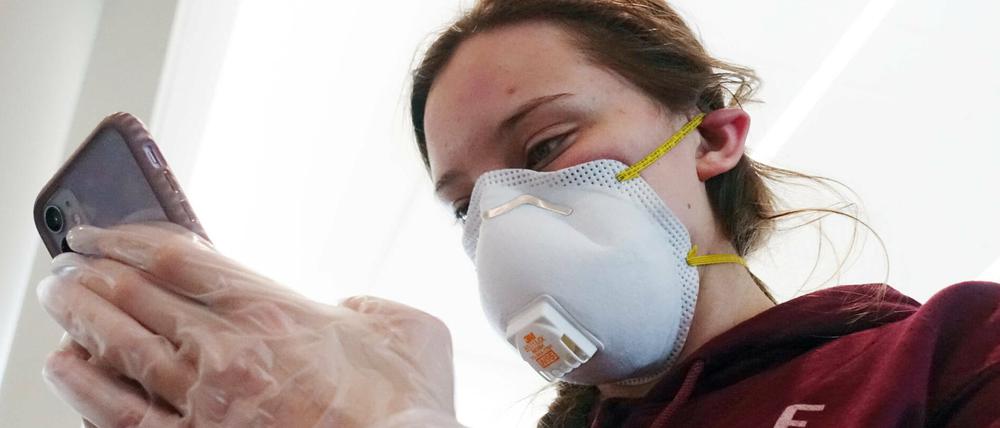 Ohne aufwendige Diagnostik kann ein kurzer Sprachtest einen Verdacht auf Covid-19 anzeigen.