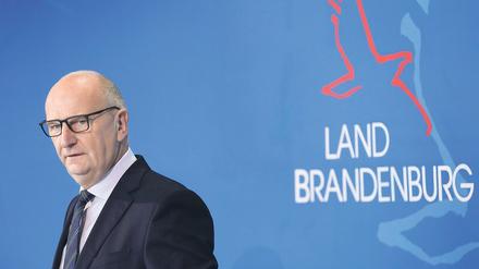 Flüssig bleiben. Ministerpräsident Dietmar Woidke (SPD) will mit der Koalition aus SPD, CDU und Grünen wieder hohe Schulden machen. 