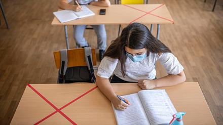 Je mehr Abstand in der Schule desto besser. Dabei bleibt es.