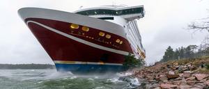 Die Ostsee-Fähre „Viking Grace“ strandete am Samstag vor Finnland.