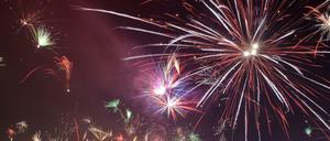 Ein Feuerwerk zu Silvester (Archivbild)