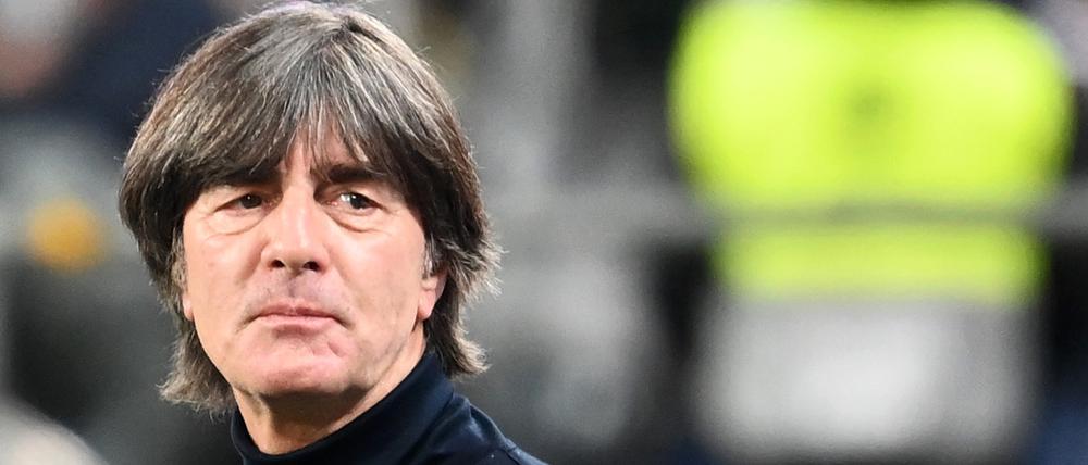 „Irgendwie zurückschlagen“ ist zwar keine Strategie, aber Joachim Löws Plan, wie auf das 0:6 in Spanien zu reagieren sei.