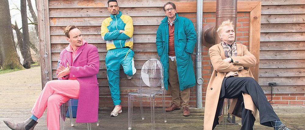 Spiel mit Grenzen. Diese vier Machos landen im feministischen Straflager ausgesprochen jähzorniger Frauen.