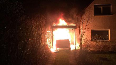 In Neukölln gibt es immer wieder mutmaßlich rechtsextreme Anschläge, wie hier auf das Auto des Linken-Politikers Ferat Kocak.