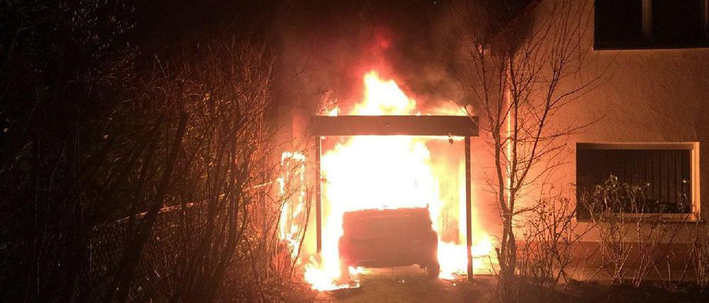 In Neukölln gibt es immer wieder mutmaßlich rechtsextreme Anschläge, wie hier auf das Auto des Linken-Politikers Ferat Kocak.