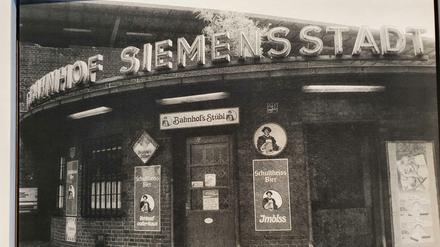 Schichtende. Die Kneipe am S-Bahnhof Siemensstadt.