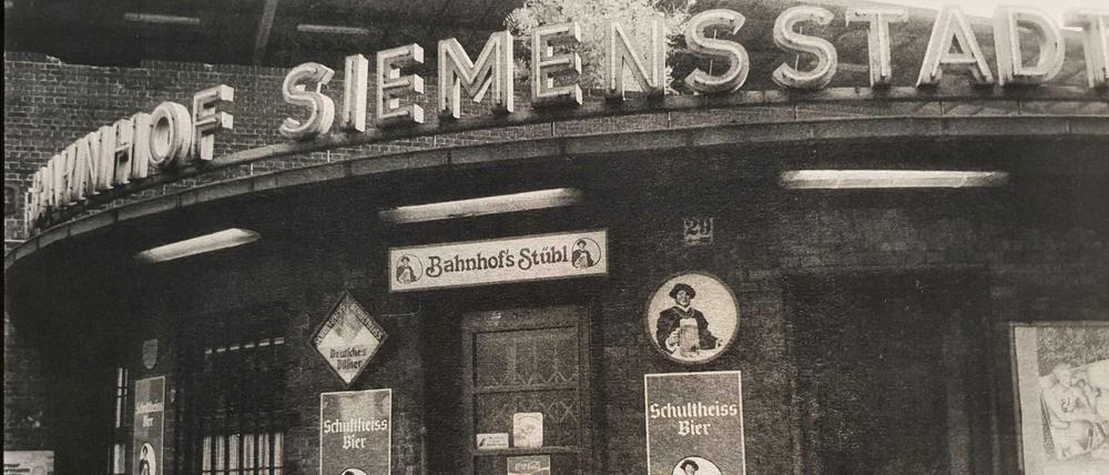 Schichtende. Die Kneipe am S-Bahnhof Siemensstadt.