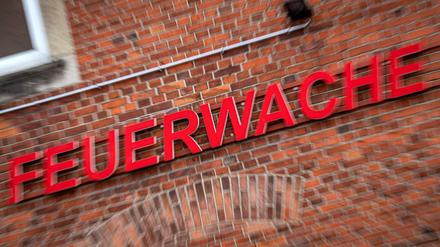 Skandal in der Bremer Feuerwehr. In einer Chatgruppe sollen Hakenkreuze gepostet worden sein, Flüchtlinge wurden diffamiert und Feuerwehrfrauen sexistisch beleidigt