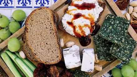 Vegane Käseplatte: Prof. Dr. Stephan Drusch und sein Team arbeiten an veganem Käse aus Milchproteinen.