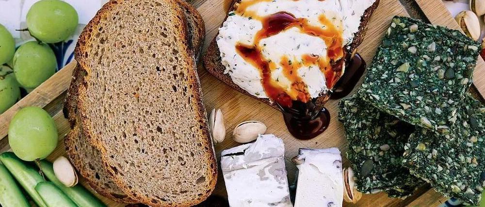 Vegane Käseplatte: Prof. Dr. Stephan Drusch und sein Team arbeiten an veganem Käse aus Milchproteinen.