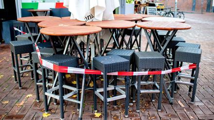 Bei einer Verlängerung des Teil-Lockdowns blieben Gastronomiebetriebe sowie Freizeit- und Kultureinrichtungen, die seit Anfang November dicht sind, weiter geschlossen.