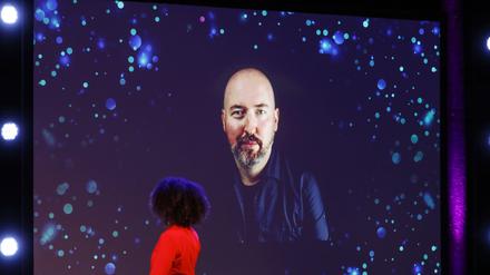 Douglas Stuart spricht per Stream im Roundhouse, London.