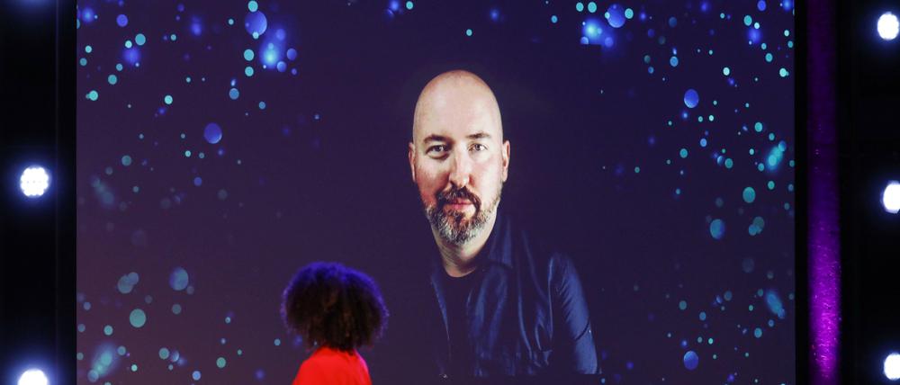 Douglas Stuart spricht per Stream im Roundhouse, London.