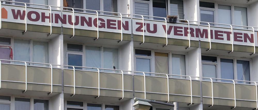 Wer Fragen zur zweiten Stufe des Mietendeckels hat, kann bei den meisten Bezirksämtern lange warten.