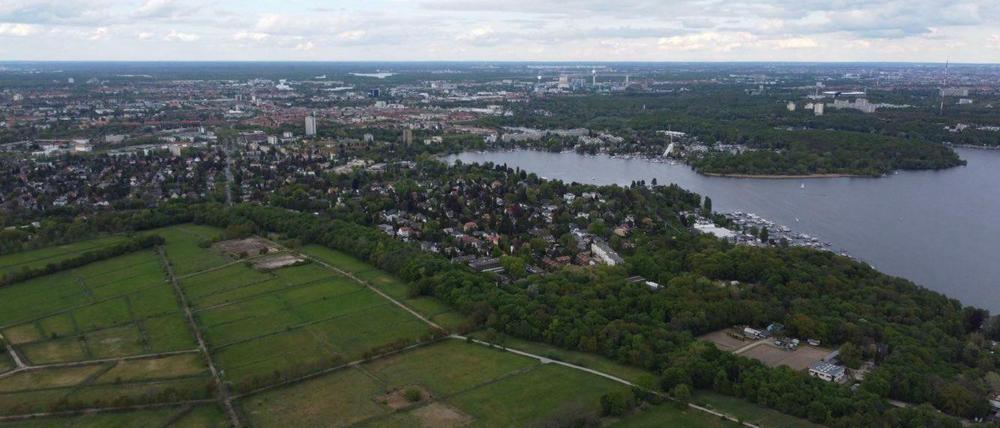 Die Scharfe Lanke im Frühjahr 2020. Das Bild entstand mit einer Drohne auf den Rieselfeldern. In der Bildmitte die "Haveldüne".