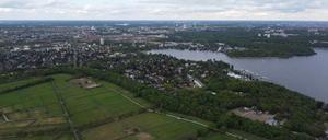 Die Scharfe Lanke im Frühjahr 2020. Das Bild entstand mit einer Drohne auf den Rieselfeldern. In der Bildmitte die "Haveldüne".