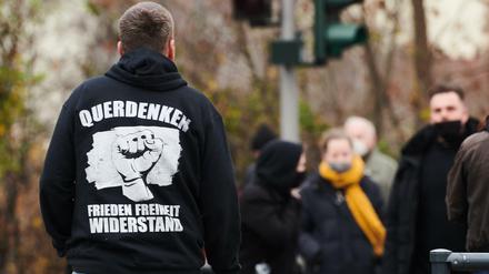 Teilenehmer einer „Querdenken“-Demonstration in Berlin