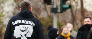 Teilenehmer einer „Querdenken“-Demonstration in Berlin