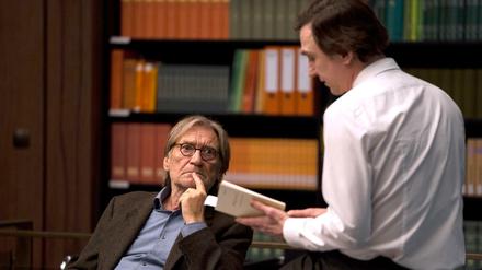 Richard Gärtner (Matthias Habich, li.) und sein Rechtsanwalt Biegler (Lars Eidinger) pochen auf das Recht auf selbstbestimmtes Sterben. 