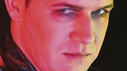 Ist der nicht zu jung? Solche Zweifel sind beim Schauspieler Nico Holonics noch nicht laut geworden.