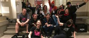 Museumsreif: Lara Keilbart (vorne), Marc Seestaedt (hinten) und das Organisationsteam des Festivals.