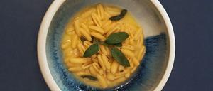 Es ist, was es ist: Pasta, Butter, Salbei und Pecorino - einfach lecker!