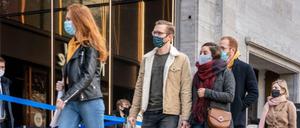 Nur noch 3000 Menschen dürfen ins KaDeWe. Es soll extra Personal angestellt werden, um die Warteschlangen zu managen.