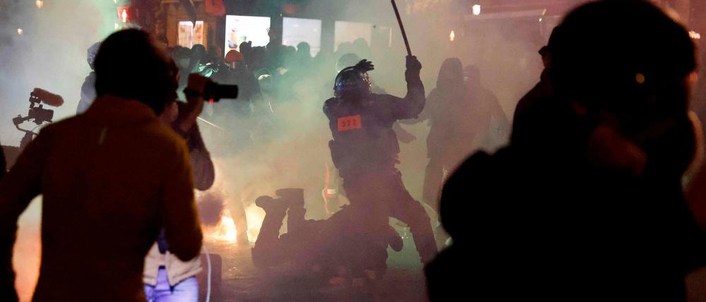 Polizei und Demonstranten stießen zusammen.