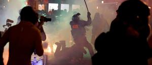 Polizei und Demonstranten stießen zusammen.